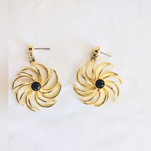 Gold-plated Black Onyx Flower Gem Plumeria Swirl Earrings